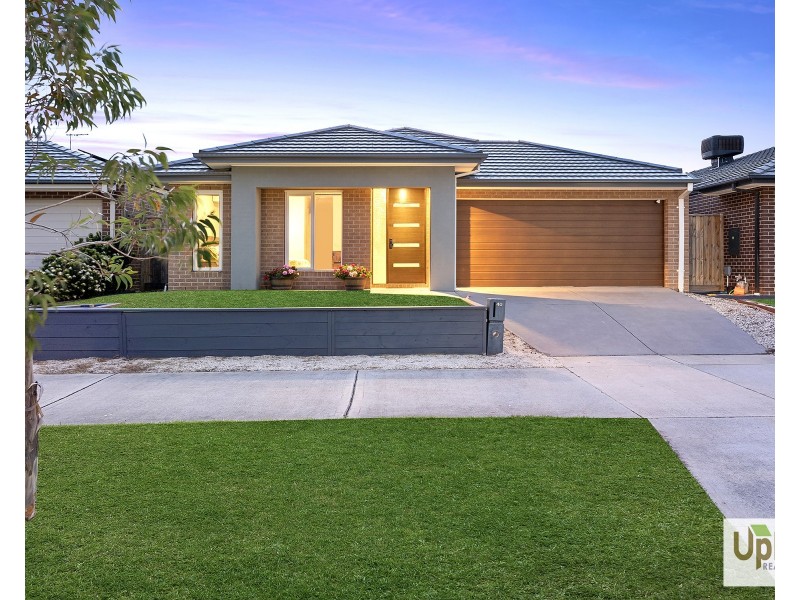 40 Cherokee Parade, Clyde VIC 3978