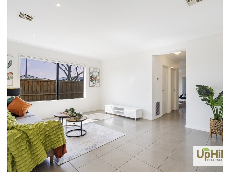 2 Palacio Terrace, Clyde North VIC 3978