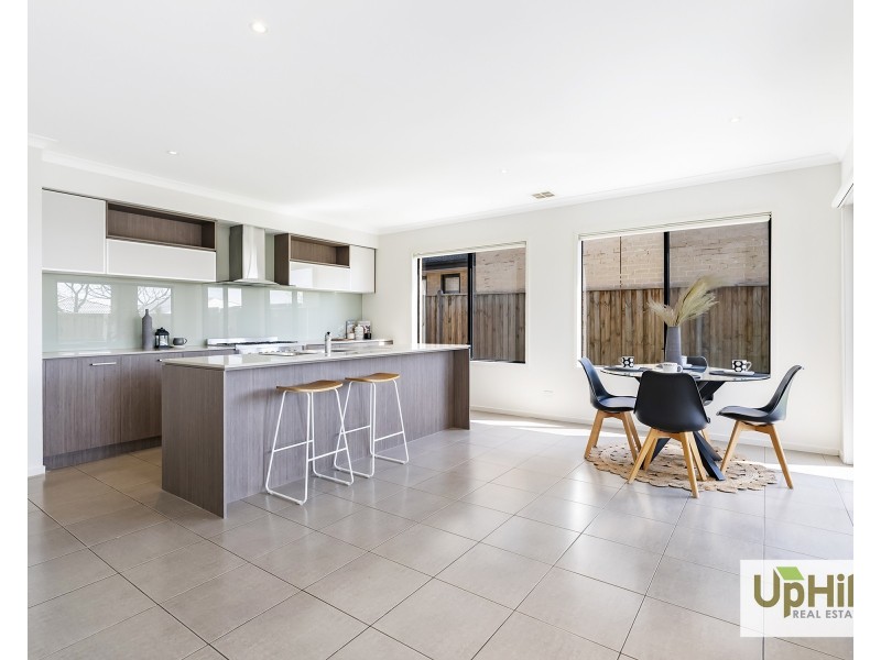 2 Palacio Terrace, Clyde North VIC 3978