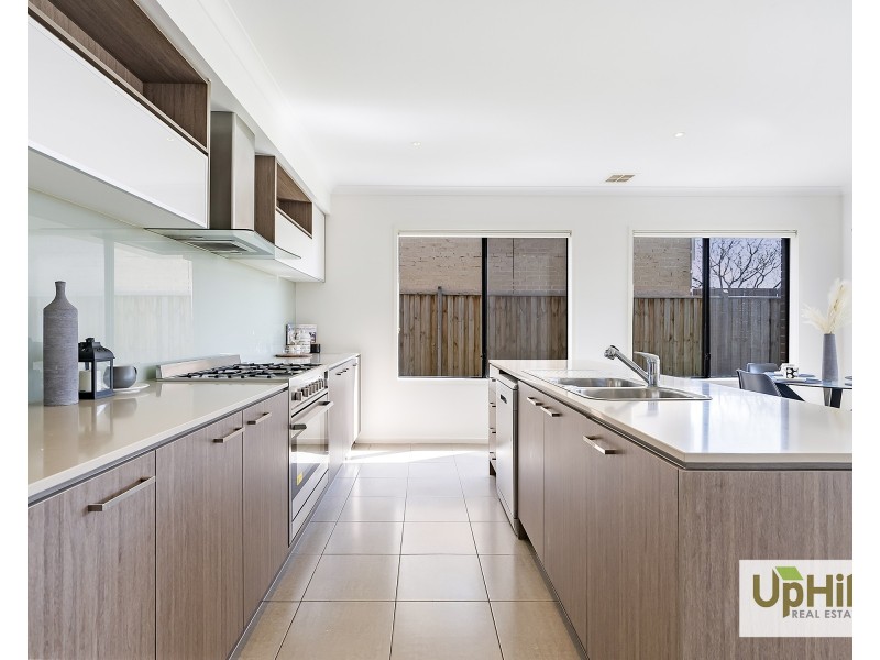 2 Palacio Terrace, Clyde North VIC 3978