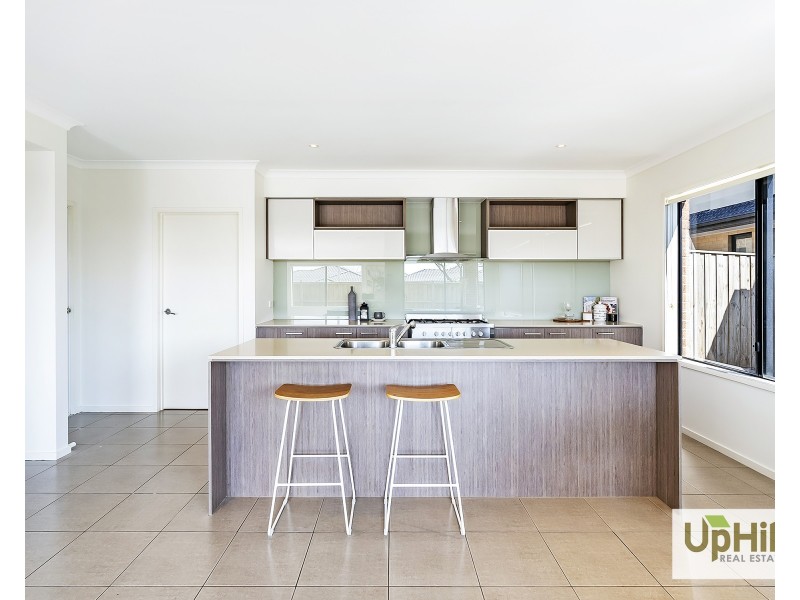 2 Palacio Terrace, Clyde North VIC 3978