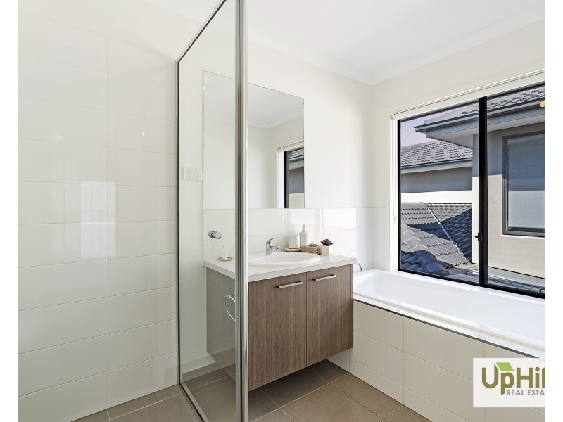 2 Palacio Terrace, Clyde North VIC 3978