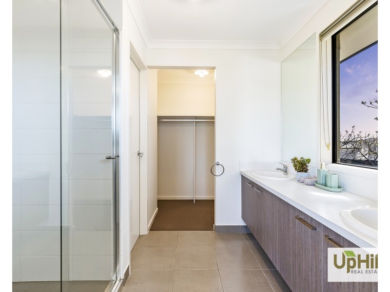 2 Palacio Terrace, Clyde North VIC 3978