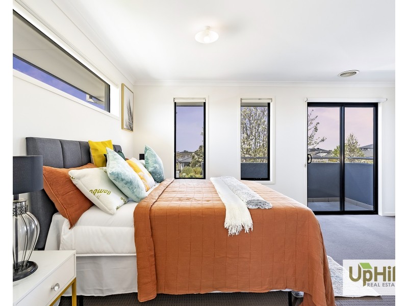 2 Palacio Terrace, Clyde North VIC 3978