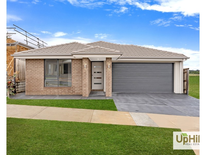 11 Mornington Crescent, Nar Nar Goon North VIC 3812