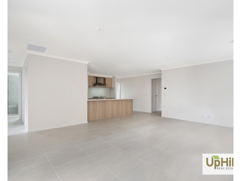 11 Mornington Crescent, Nar Nar Goon North VIC 3812