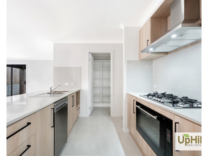 11 Mornington Crescent, Nar Nar Goon North VIC 3812
