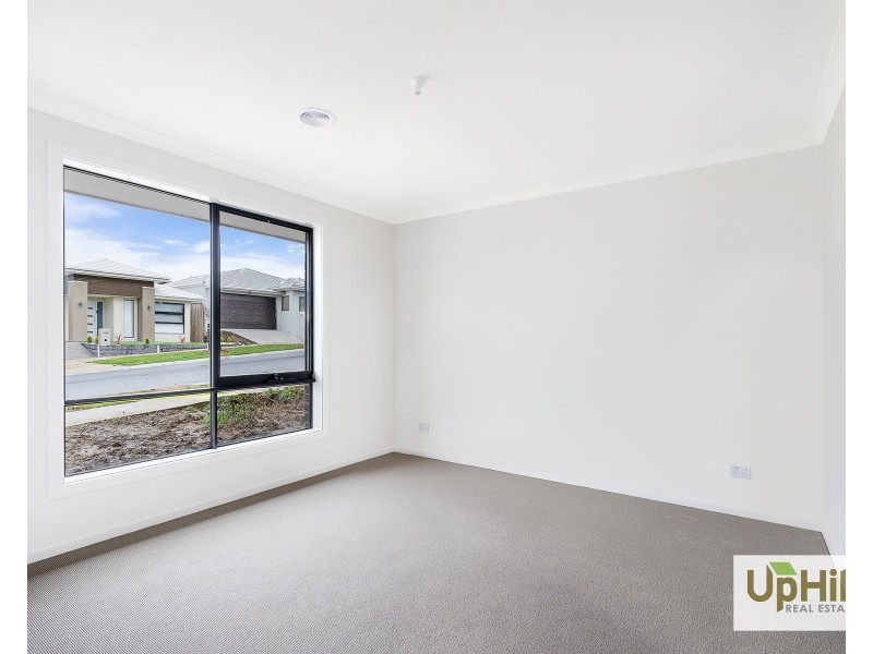 11 Mornington Crescent, Nar Nar Goon North VIC 3812