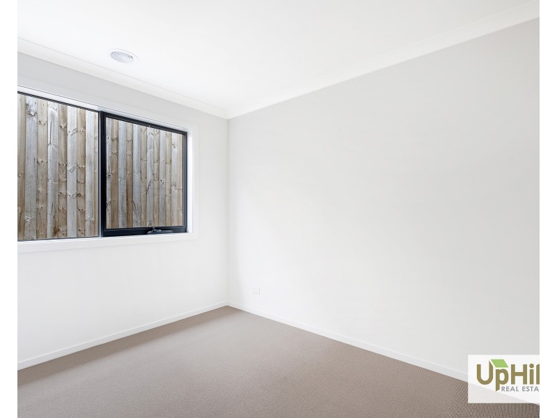 11 Mornington Crescent, Nar Nar Goon North VIC 3812