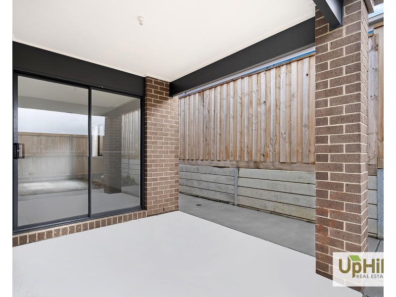 11 Mornington Crescent, Nar Nar Goon North VIC 3812