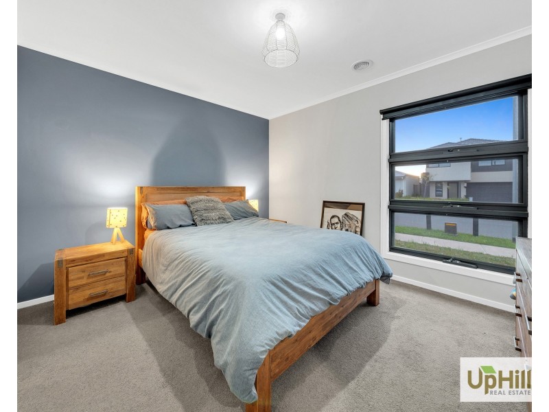 61 Stature Avenue, Clyde North VIC 3978