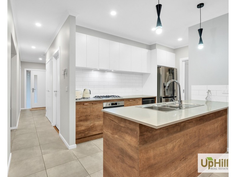 61 Stature Avenue, Clyde North VIC 3978