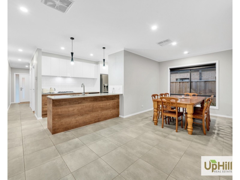 61 Stature Avenue, Clyde North VIC 3978