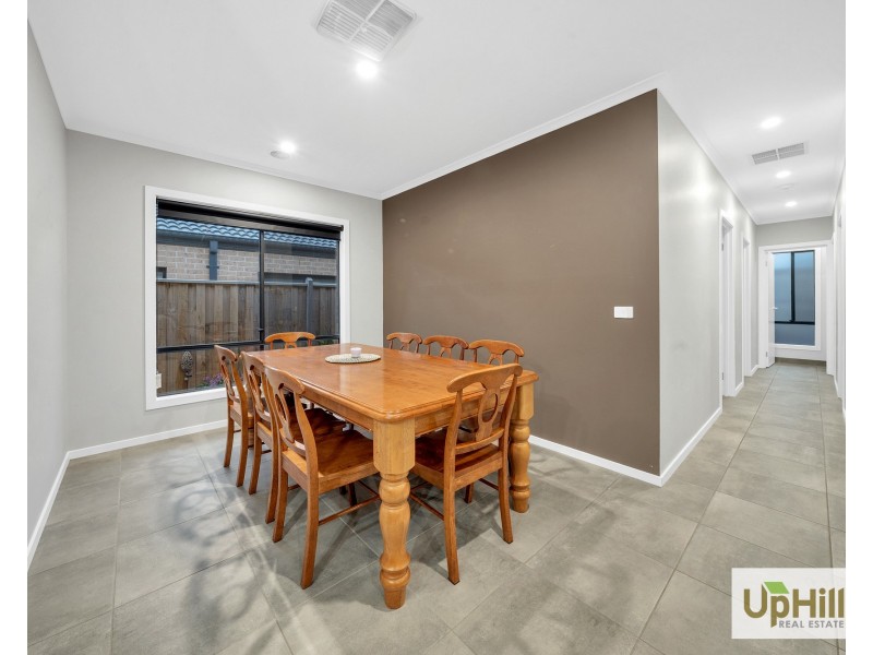 61 Stature Avenue, Clyde North VIC 3978