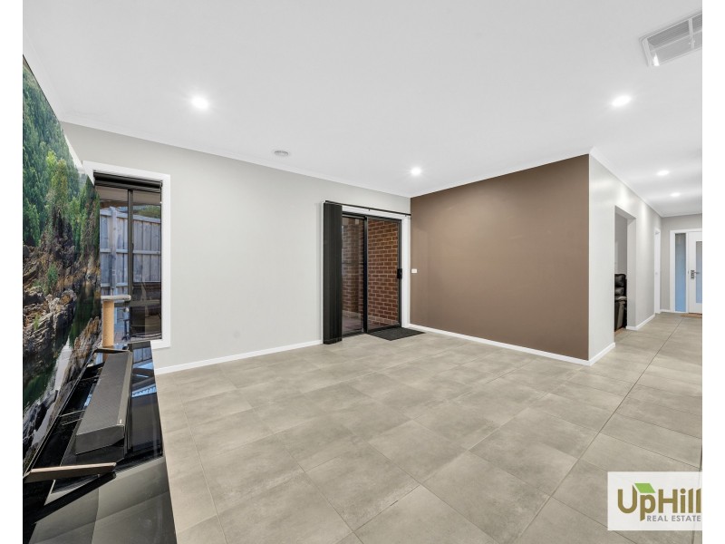 61 Stature Avenue, Clyde North VIC 3978