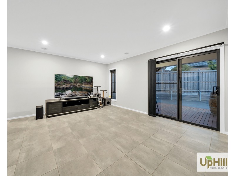 61 Stature Avenue, Clyde North VIC 3978