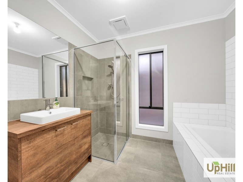 61 Stature Avenue, Clyde North VIC 3978