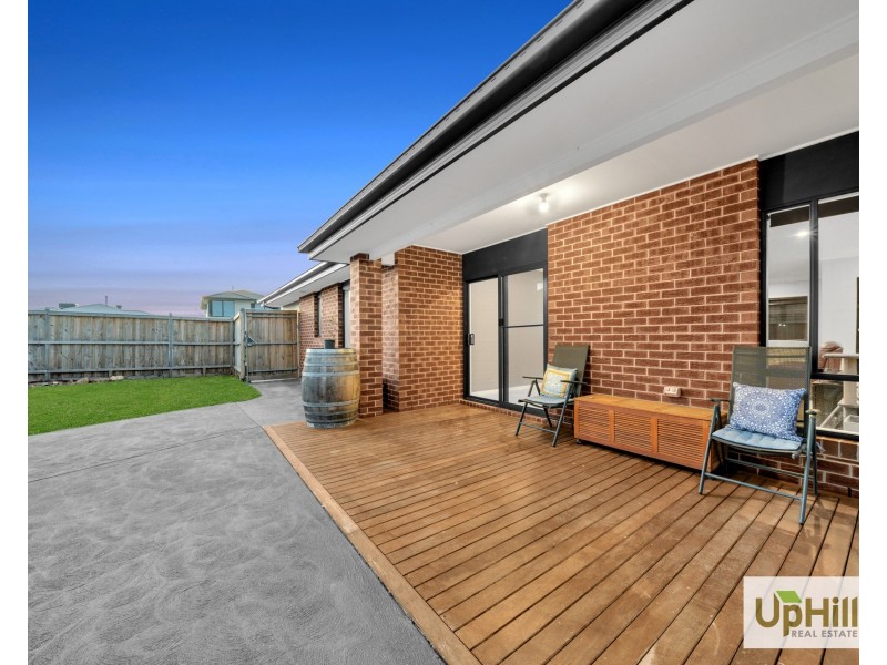 61 Stature Avenue, Clyde North VIC 3978