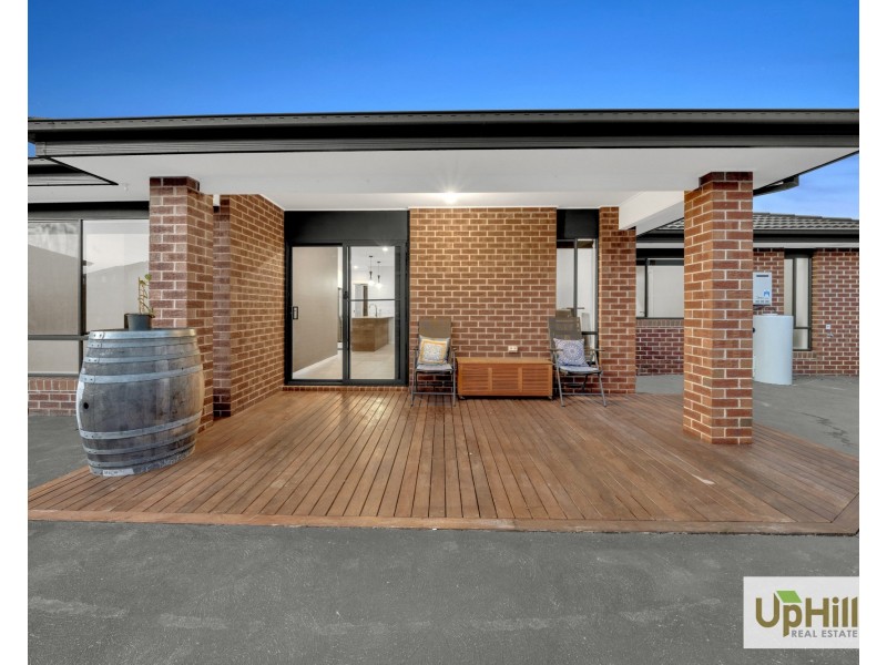 61 Stature Avenue, Clyde North VIC 3978