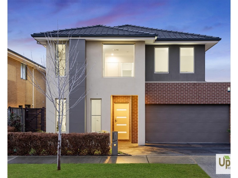 7 Graziers Crescent, Clyde North VIC 3978
