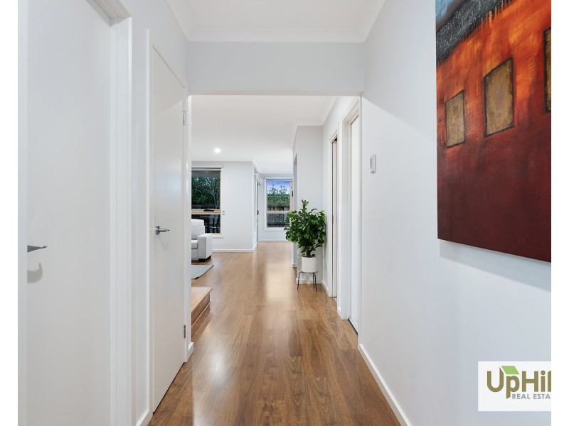 7 Graziers Crescent, Clyde North VIC 3978