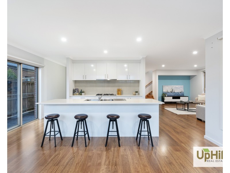 7 Graziers Crescent, Clyde North VIC 3978