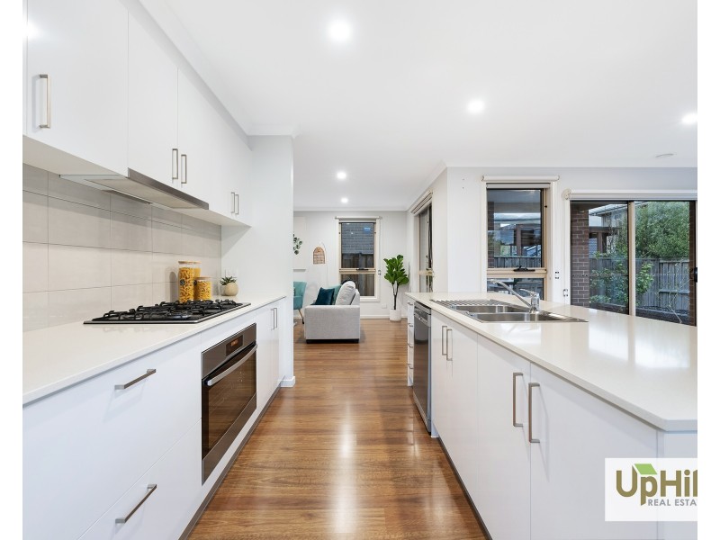 7 Graziers Crescent, Clyde North VIC 3978