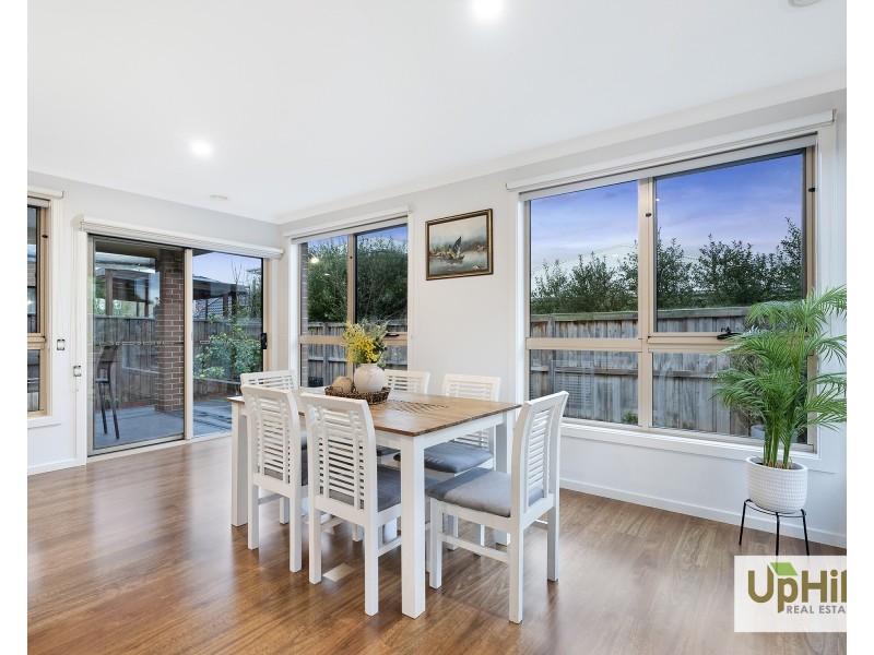 7 Graziers Crescent, Clyde North VIC 3978