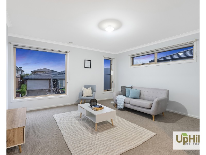 7 Graziers Crescent, Clyde North VIC 3978