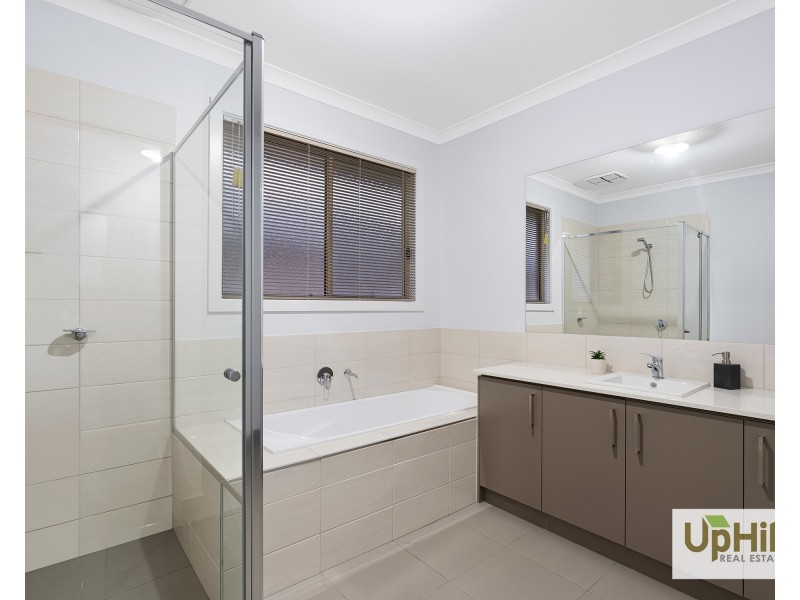 7 Graziers Crescent, Clyde North VIC 3978