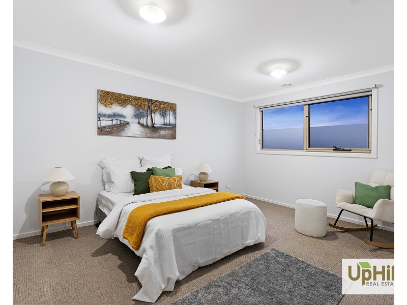 7 Graziers Crescent, Clyde North VIC 3978