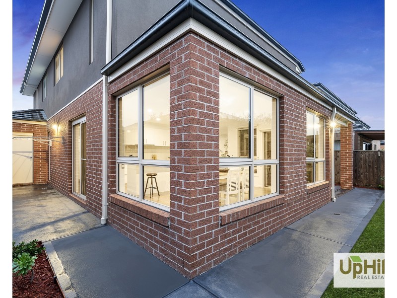 7 Graziers Crescent, Clyde North VIC 3978