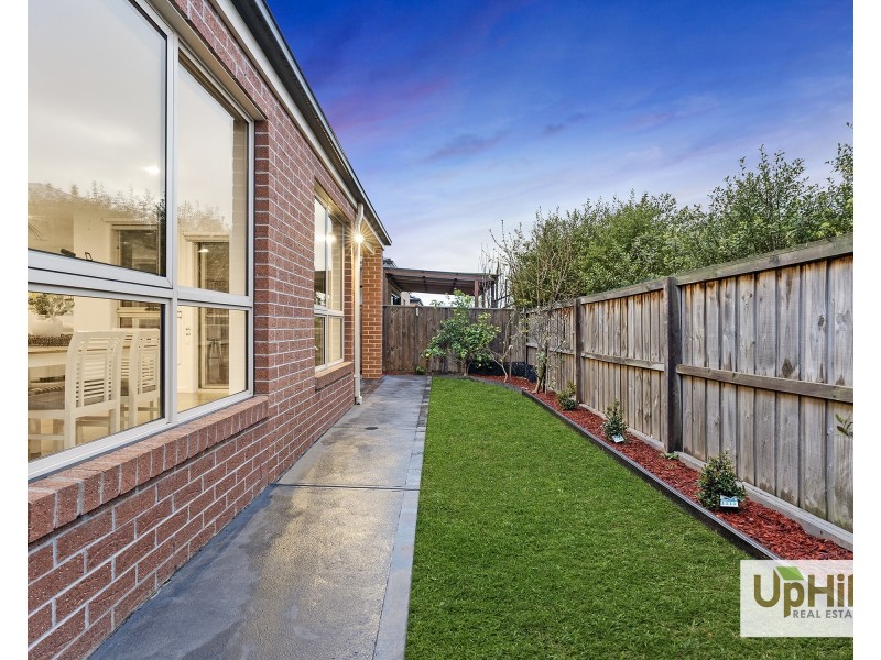 7 Graziers Crescent, Clyde North VIC 3978