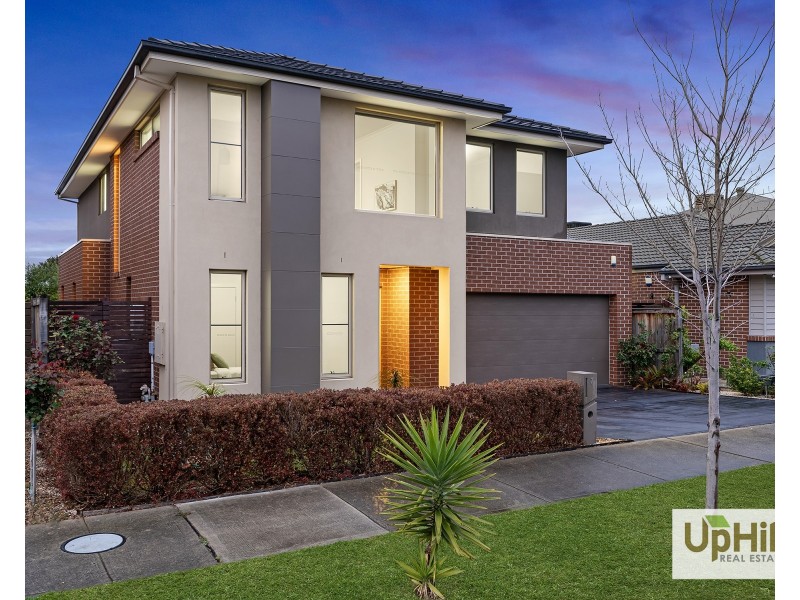 7 Graziers Crescent, Clyde North VIC 3978