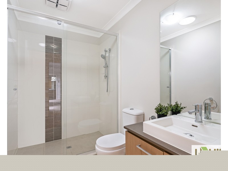 6 Quintino Walk, Clyde North VIC 3978