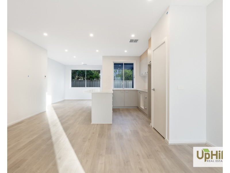 4 Edward Close, Pakenham VIC 3810