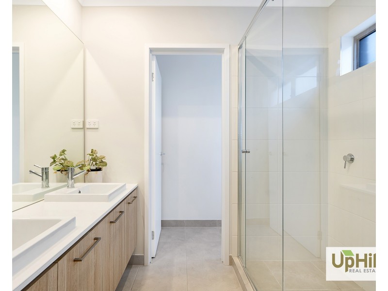 11 Pamir Circuit, Clyde North VIC 3978