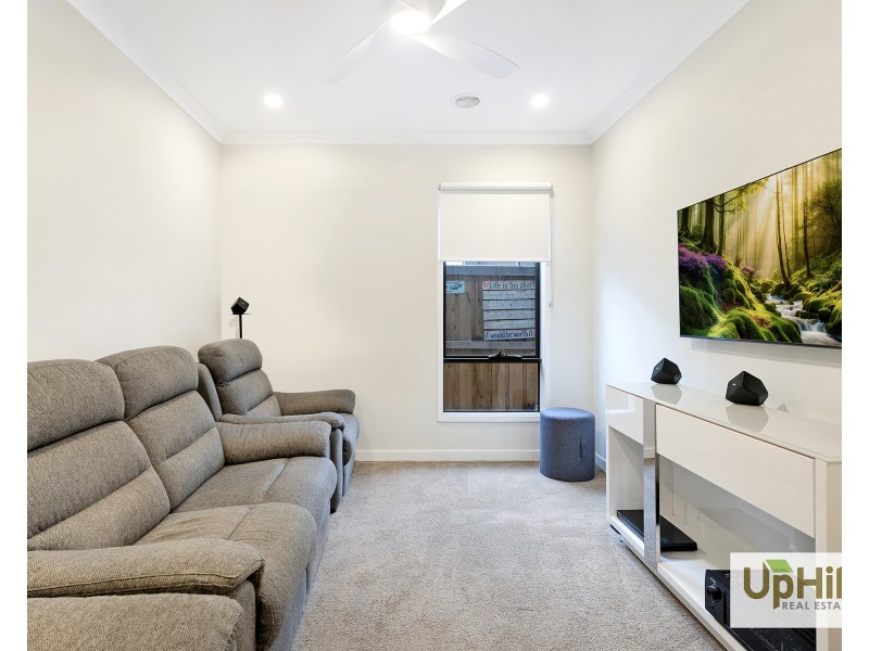 11 Pamir Circuit, Clyde North VIC 3978