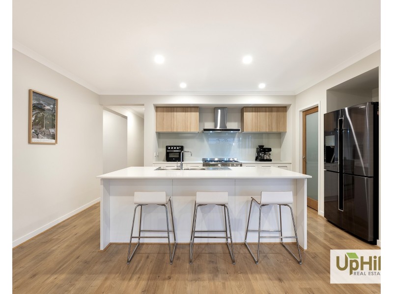 11 Pamir Circuit, Clyde North VIC 3978