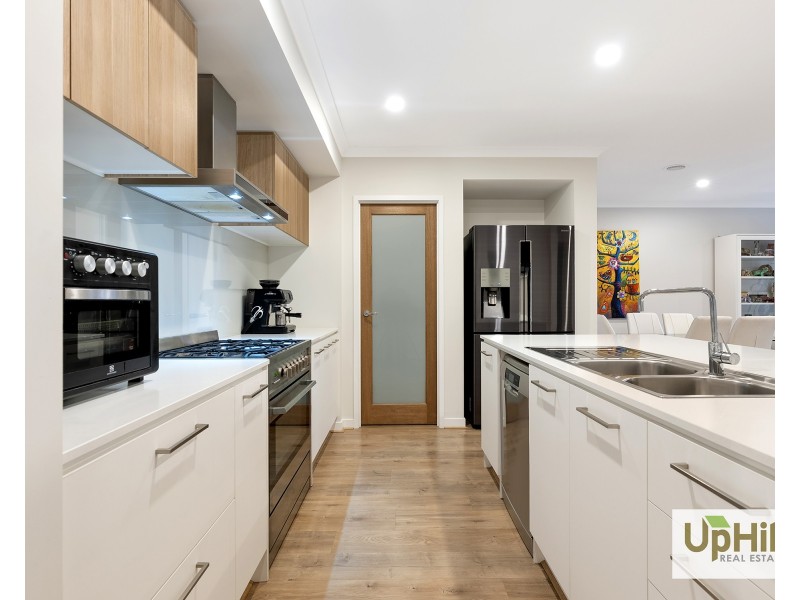 11 Pamir Circuit, Clyde North VIC 3978