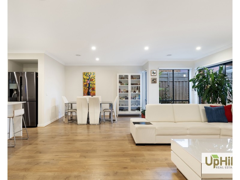 11 Pamir Circuit, Clyde North VIC 3978