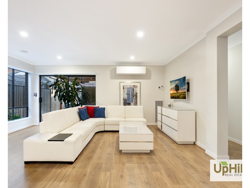 11 Pamir Circuit, Clyde North VIC 3978