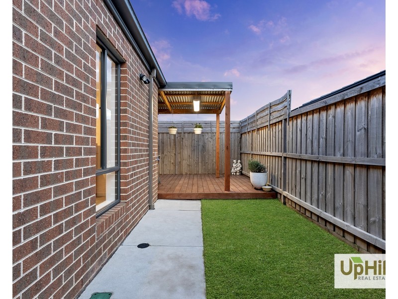 11 Pamir Circuit, Clyde North VIC 3978