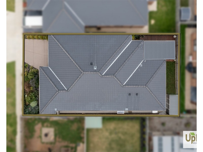 11 Pamir Circuit, Clyde North VIC 3978