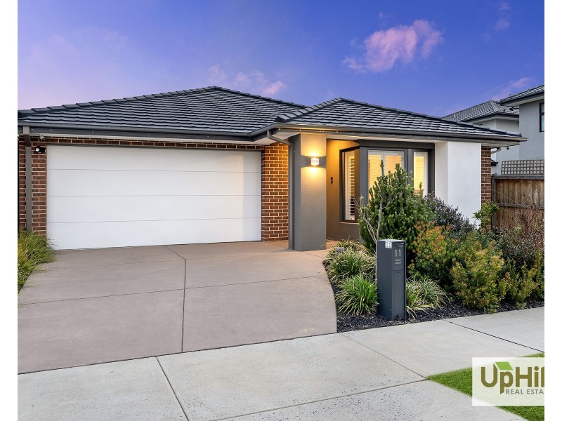 11 Pamir Circuit, Clyde North VIC 3978