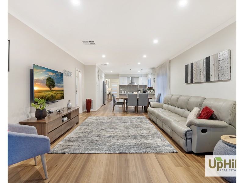 25 Serene Way, Clyde North VIC 3978