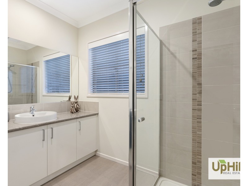 25 Serene Way, Clyde North VIC 3978