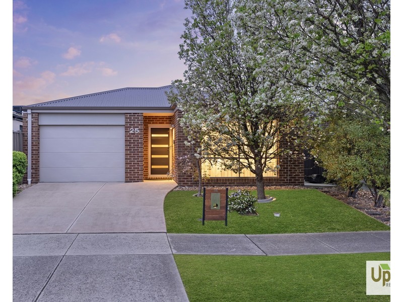 25 Serene Way, Clyde North VIC 3978