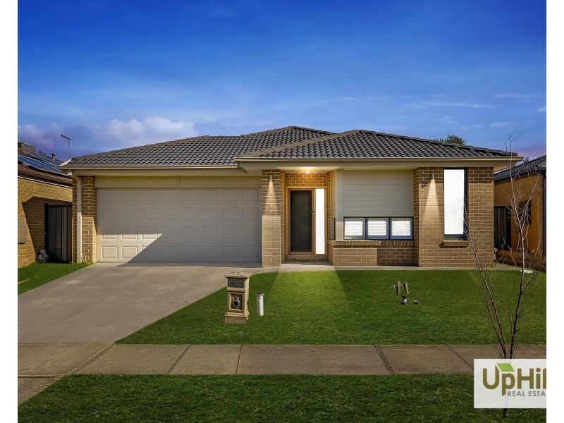 4 Salerno Way, Clyde North VIC 3978