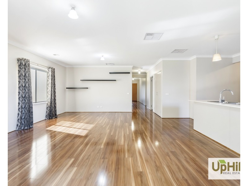 4 Salerno Way, Clyde North VIC 3978